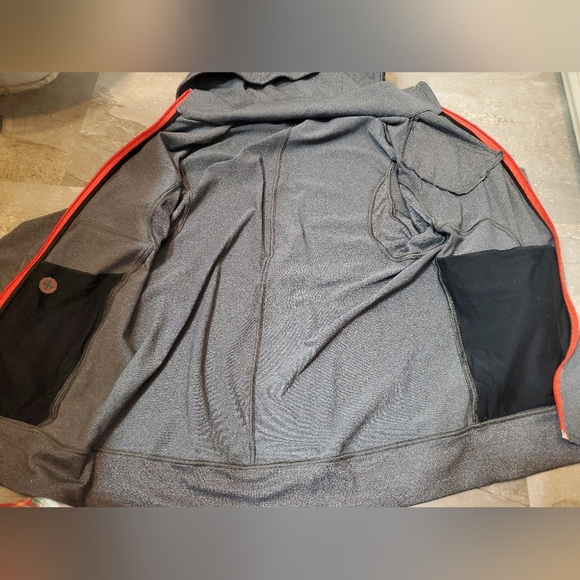 Lululemon heathered grey jacket. Red touch. Y2K. Men size M. - Picture 6 of 10